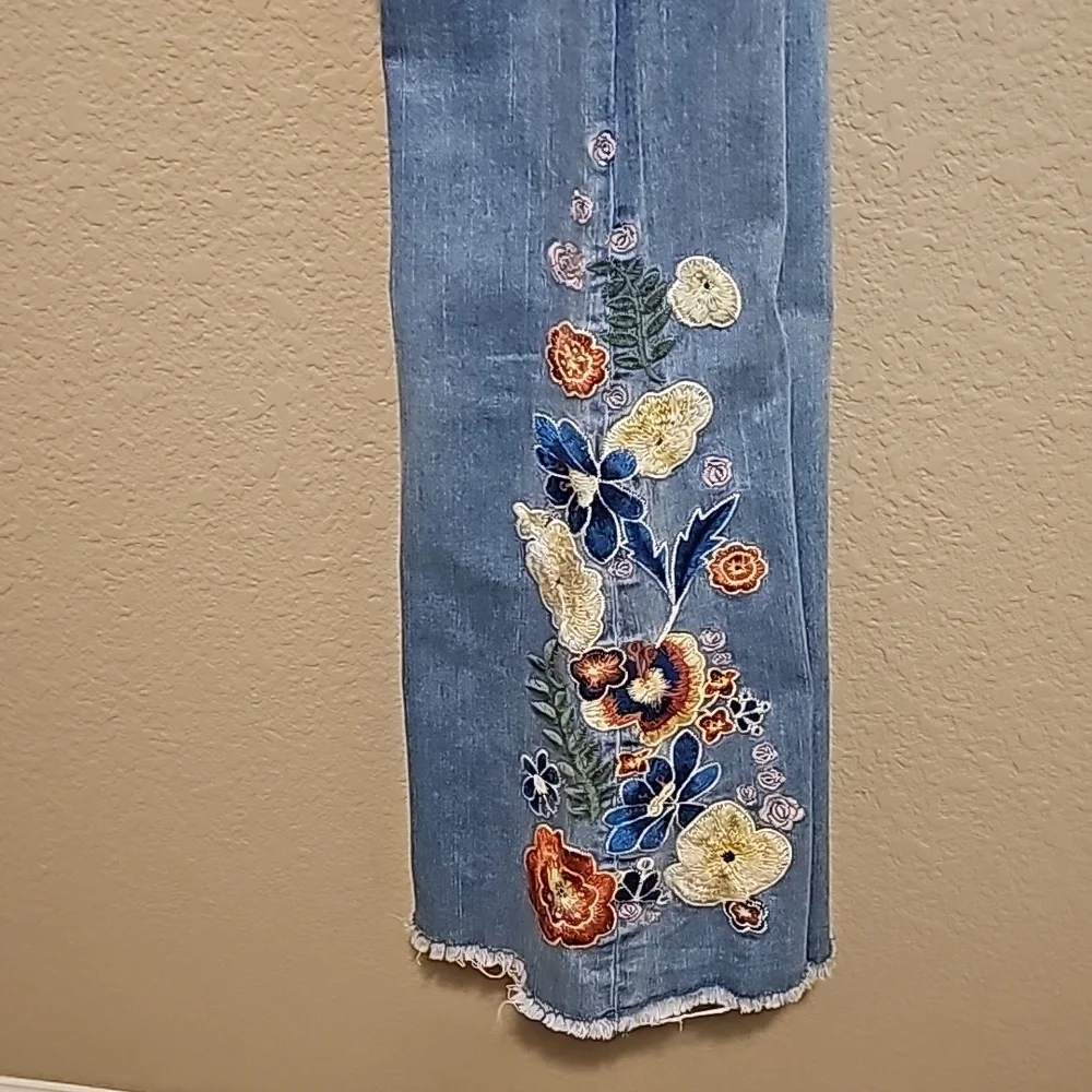 NWT Waist: 26"-28" - Picture 2 of 8